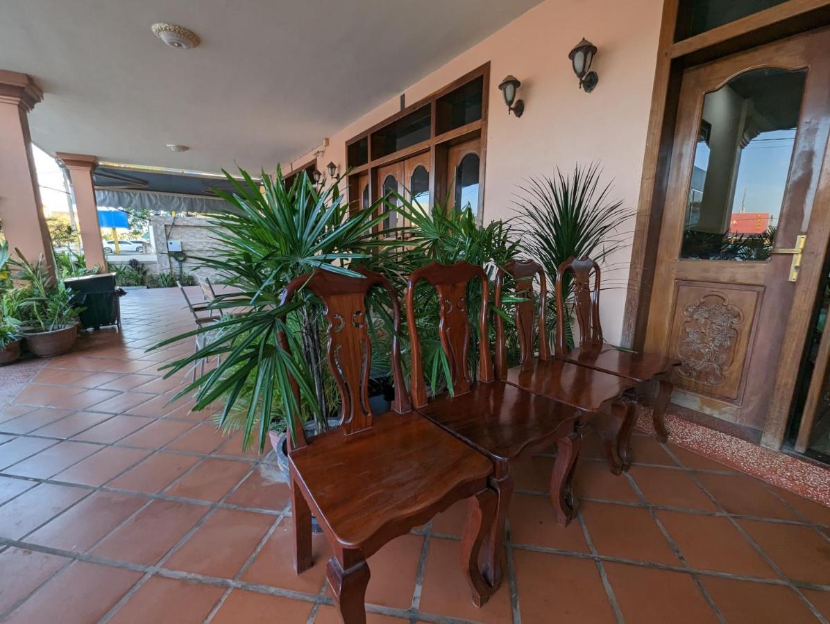 Reach Kunthea Guesthouse Сиемрип Экстерьер фото